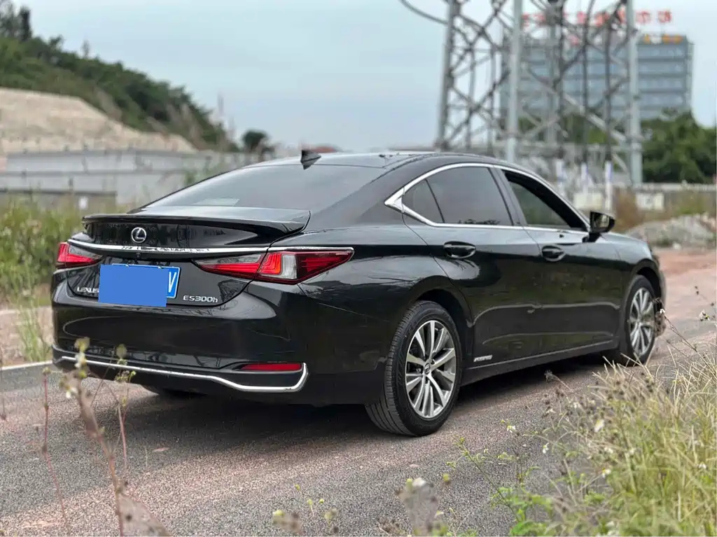 LEXUS ES 2020