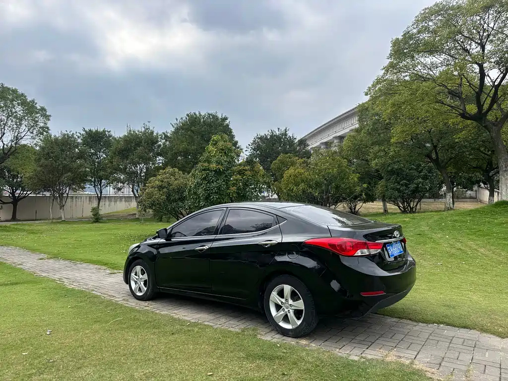 HYUNDAI ELANTRA 2012