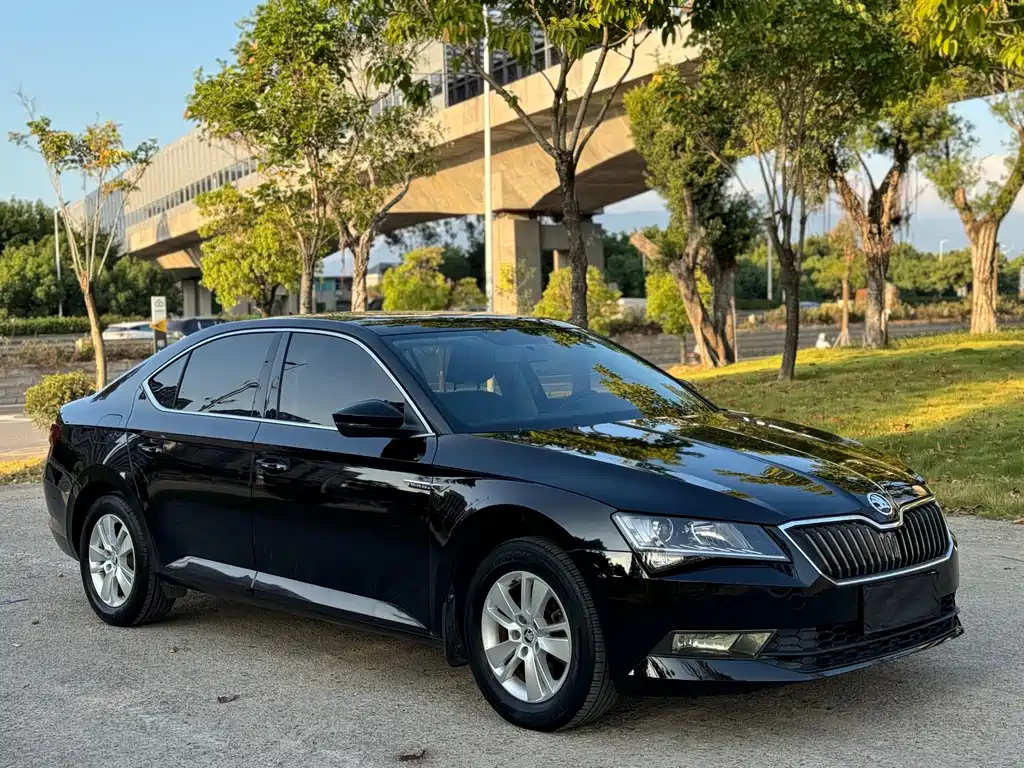 SKODA SUPERB 2019