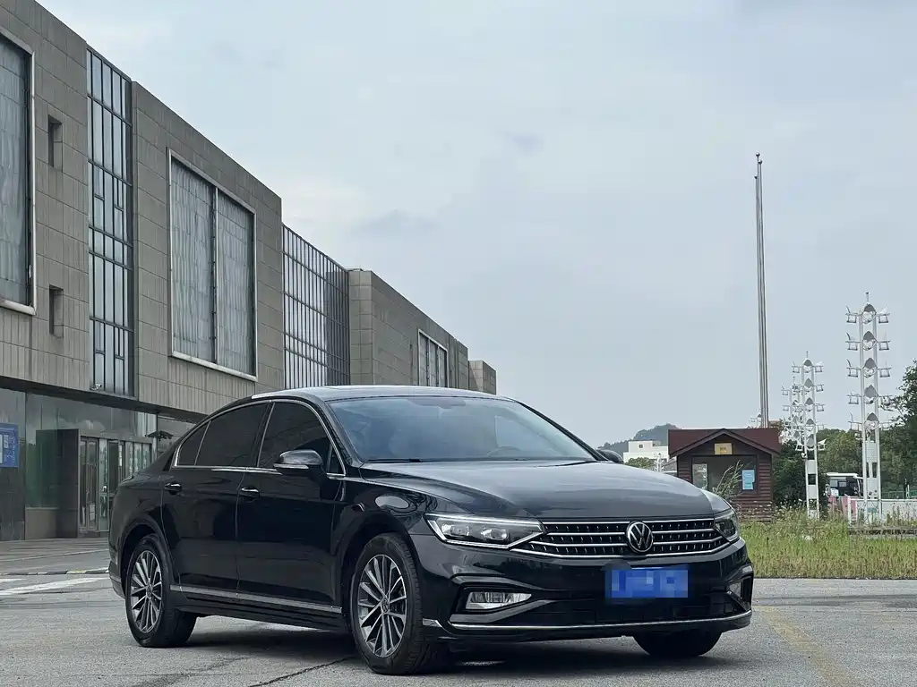 VOLKSWAGEN MAGOTAN 2023