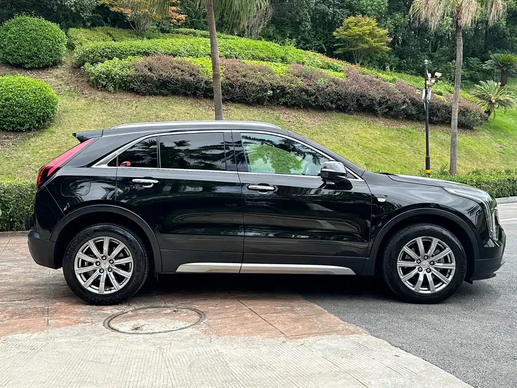 CADILLAC XT4 2021