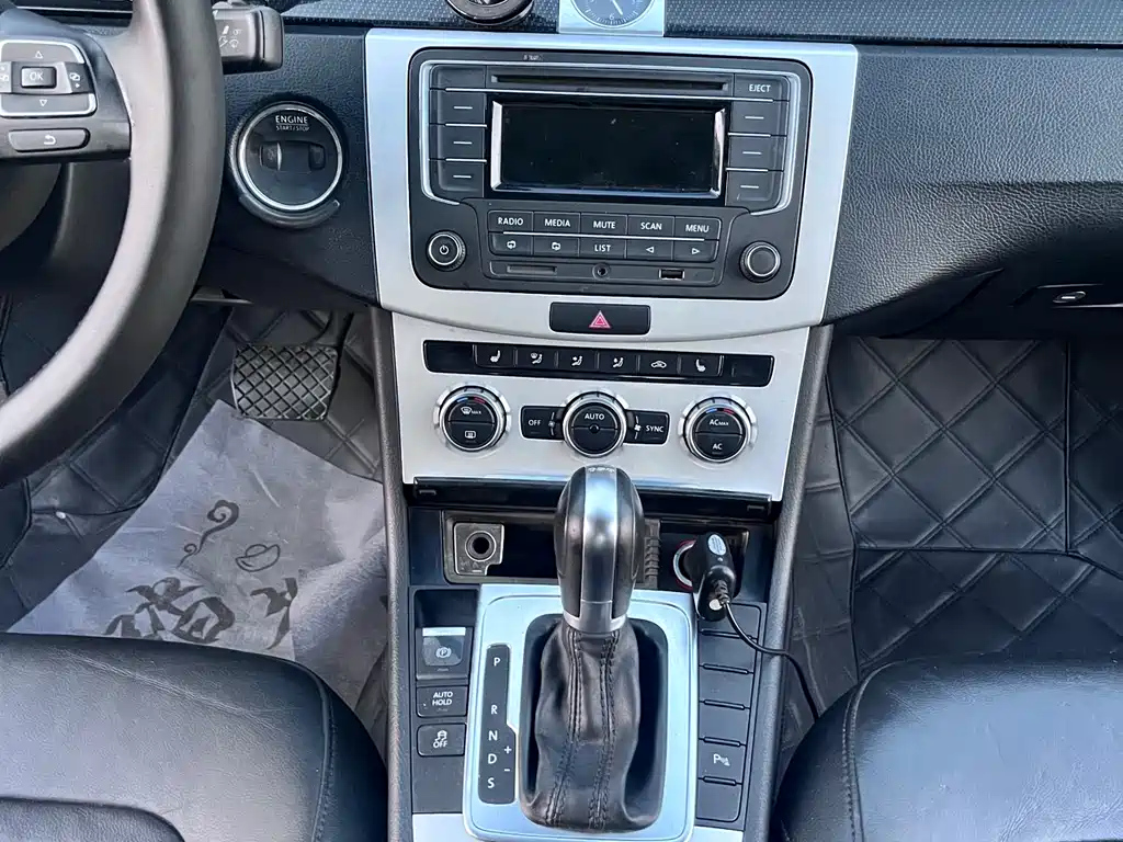 VOLKSWAGEN MAGOTAN 2012