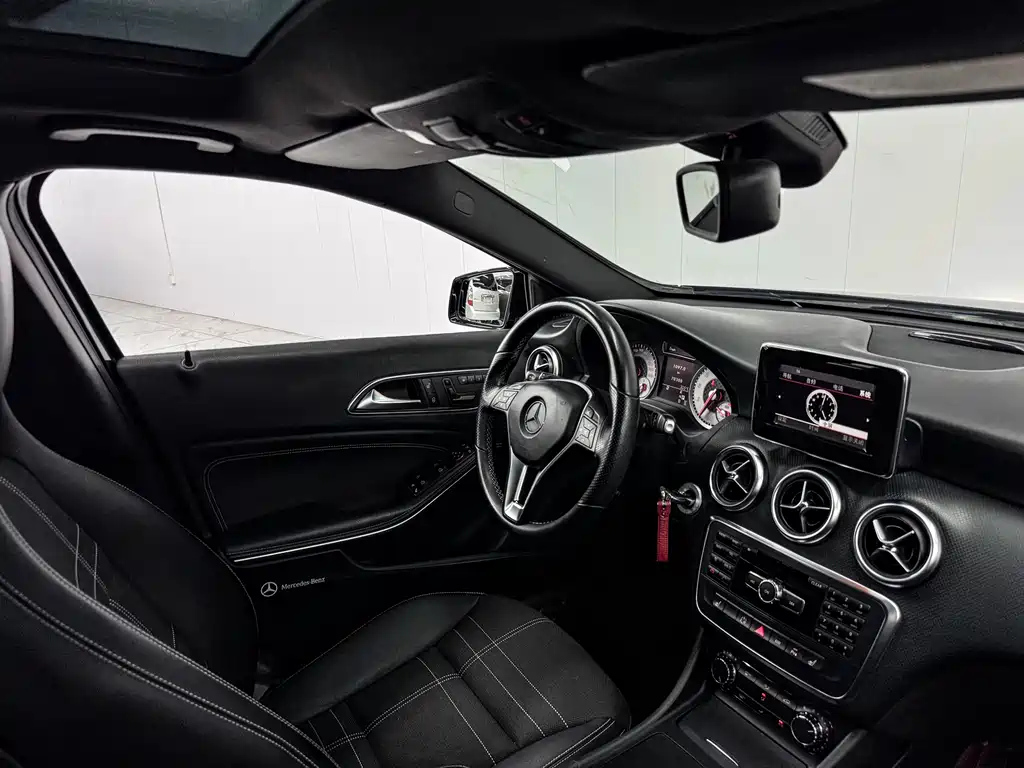 MERCEDES BENZ A-CLASS IMPORT 2015