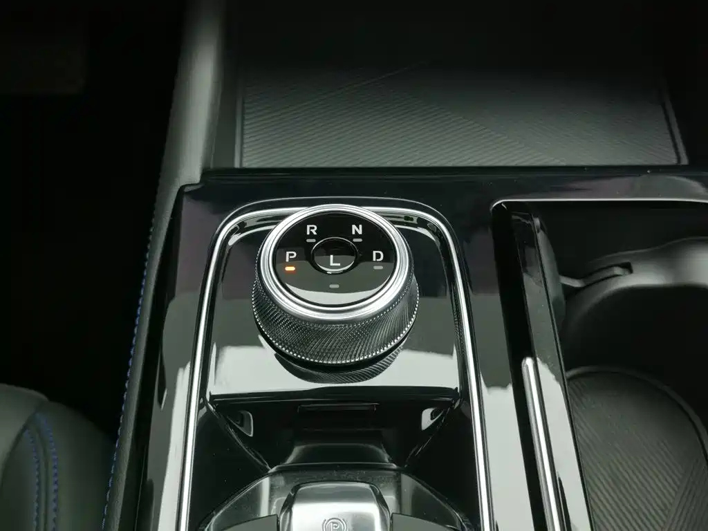 FORD EQUATOR SPORT 2025