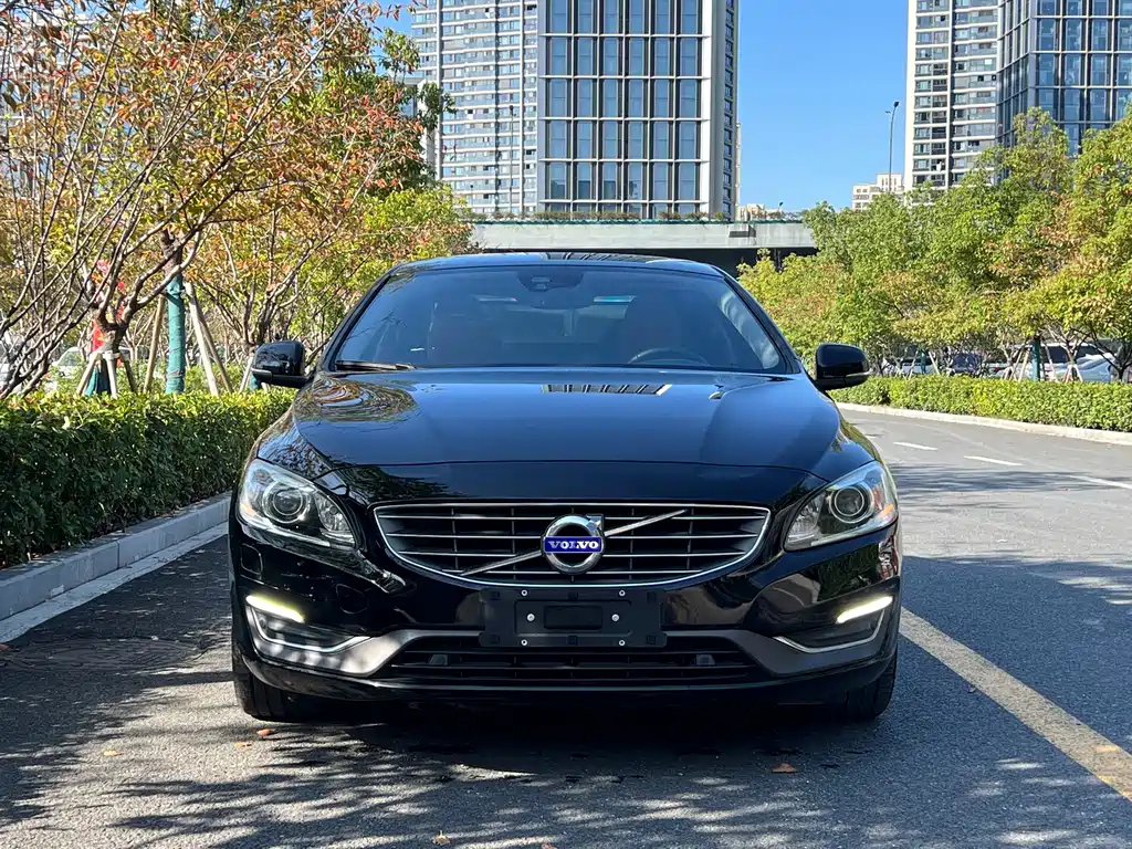 VOLVO S60 2015