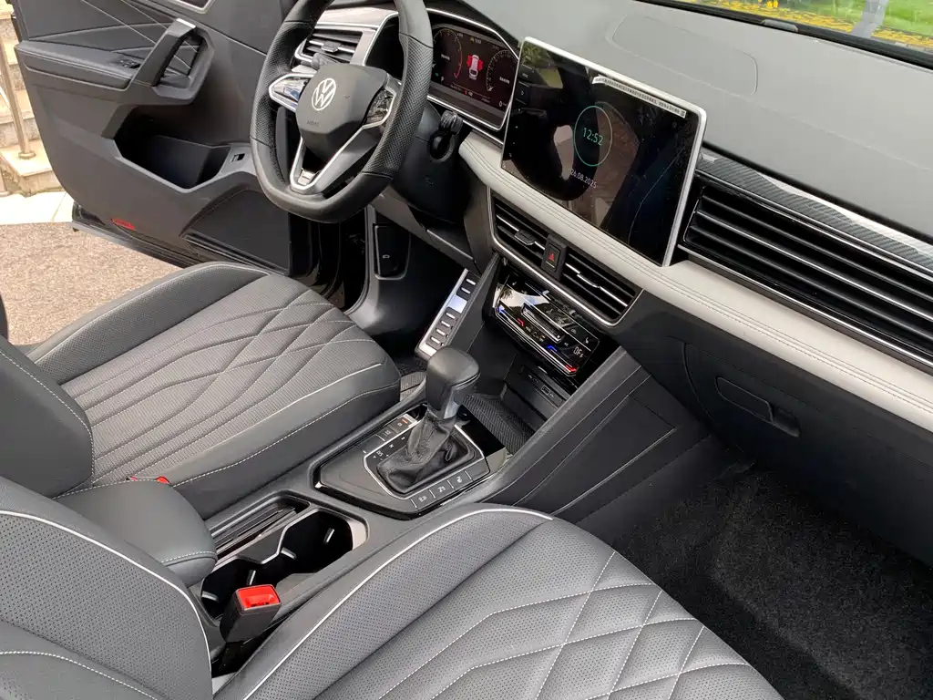 VOLKSWAGEN TIGUAN L 2023