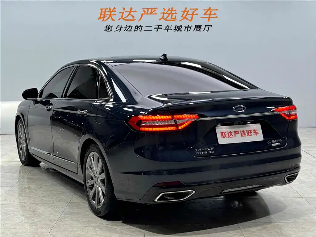 FORD TAURUS 2021