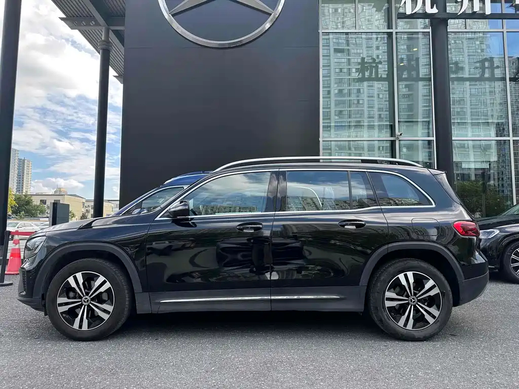 MERCEDES BENZ GLB 2023