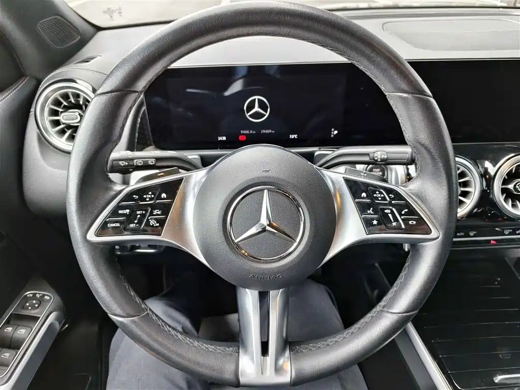 MERCEDES BENZ GLB 2023