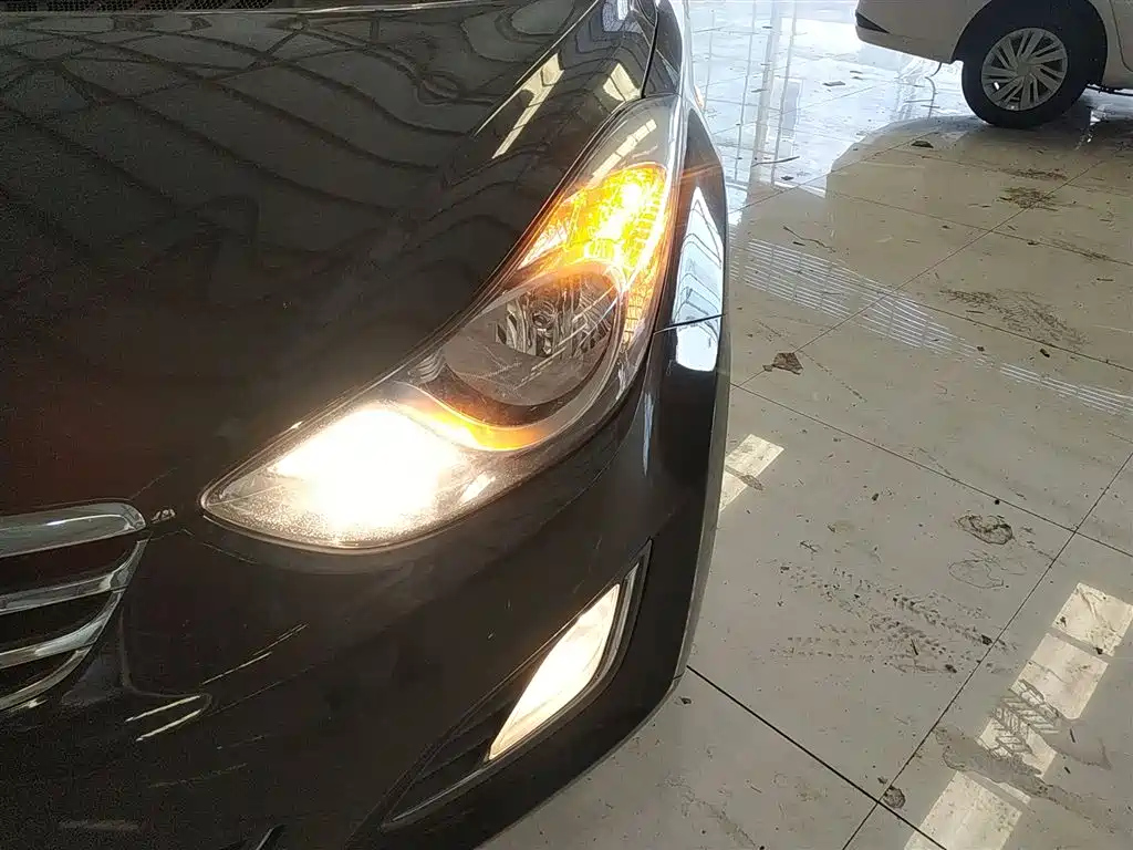 HYUNDAI ELANTRA 2012