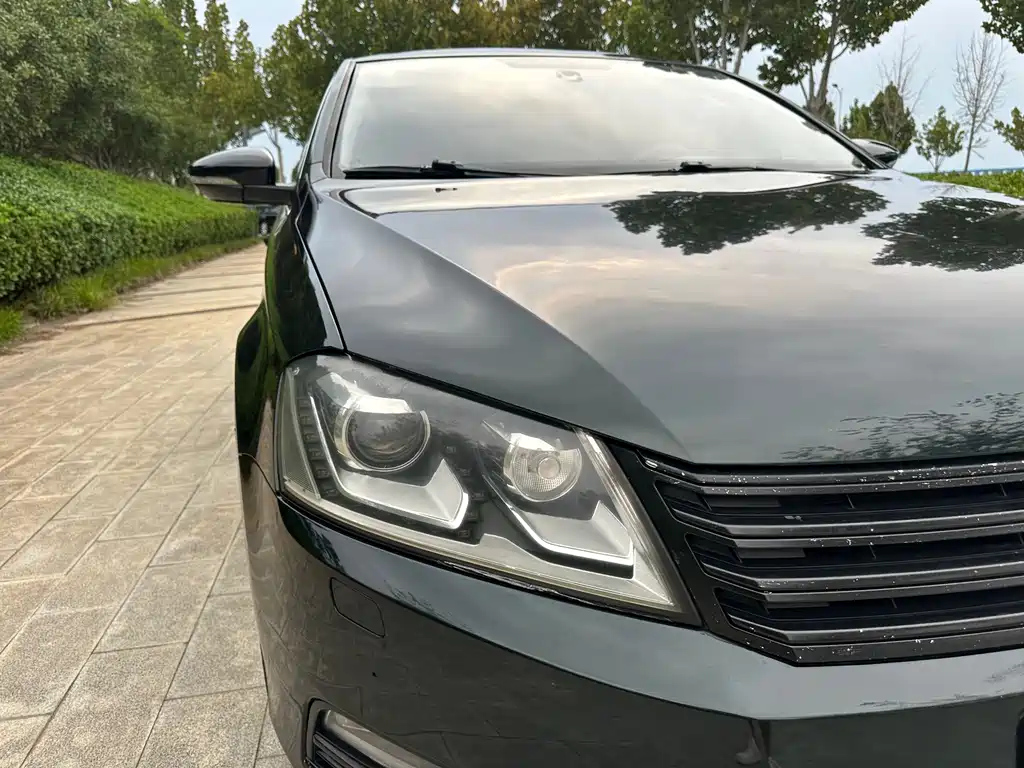 VOLKSWAGEN MAGOTAN 2012