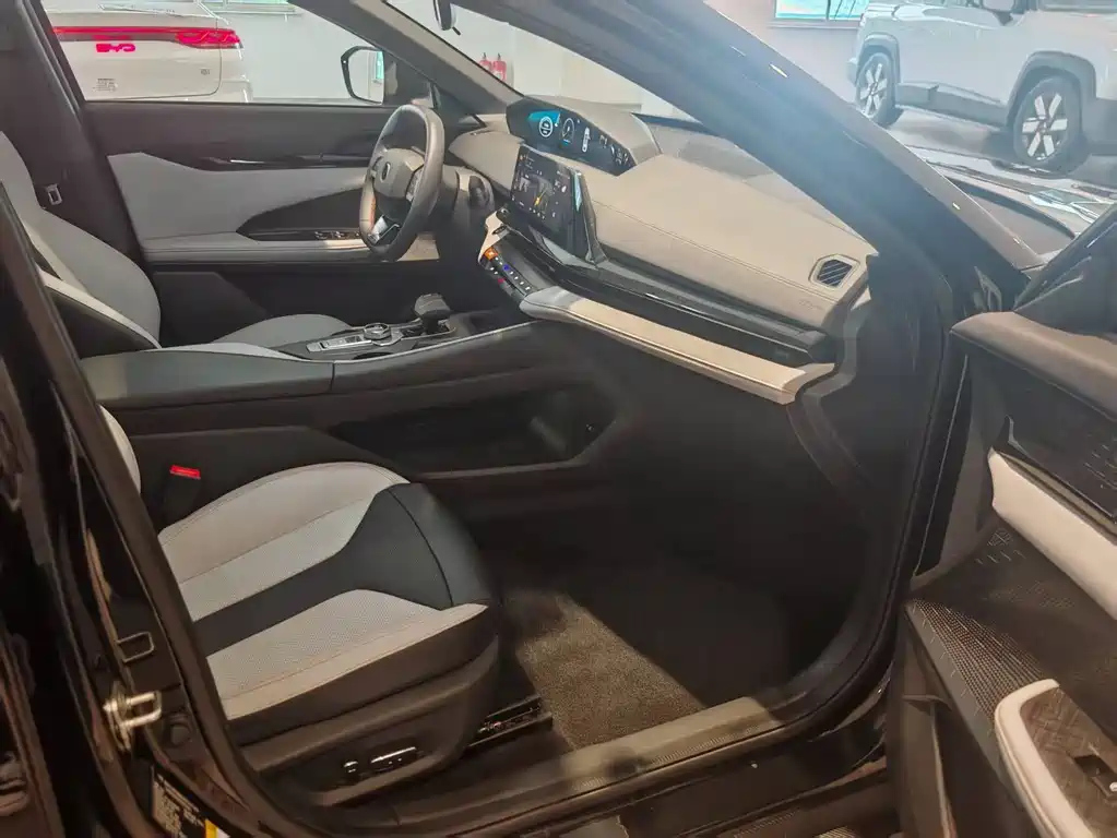 CHANGAN UNI-V SMART IDD 2024
