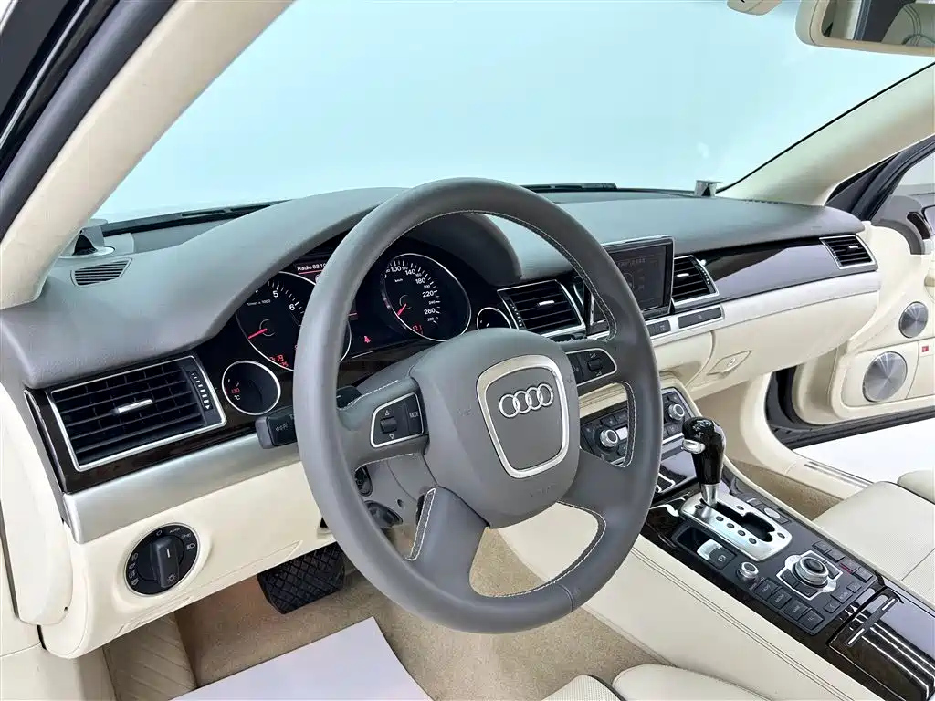 AUDI A8 2010