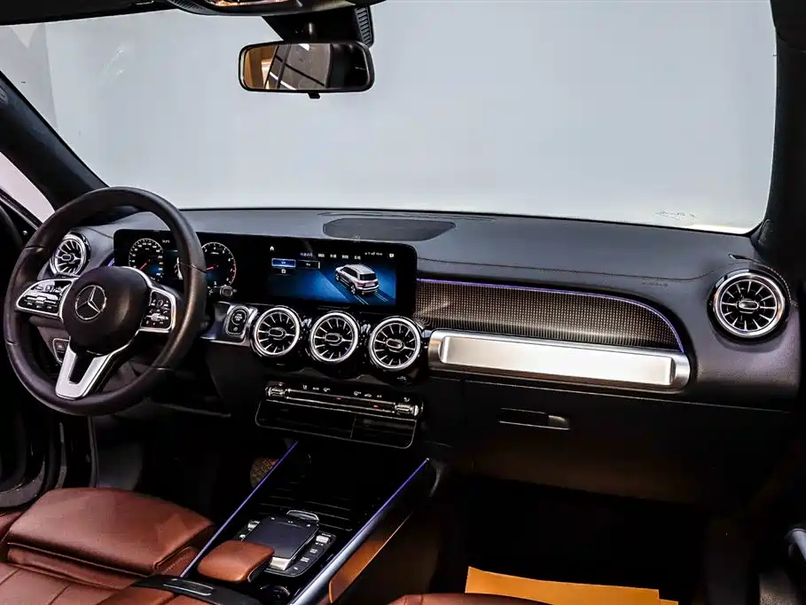 MERCEDES BENZ GLB 2023