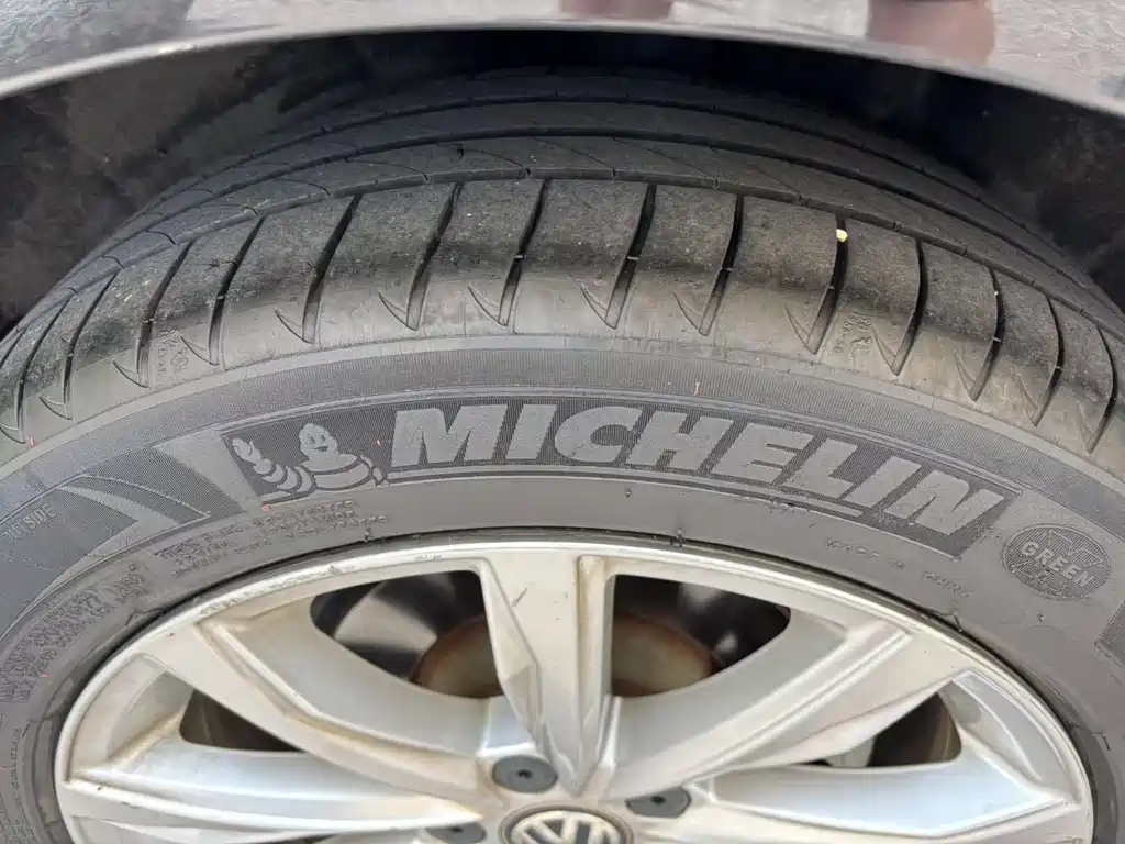VOLKSWAGEN PASSAT 2017