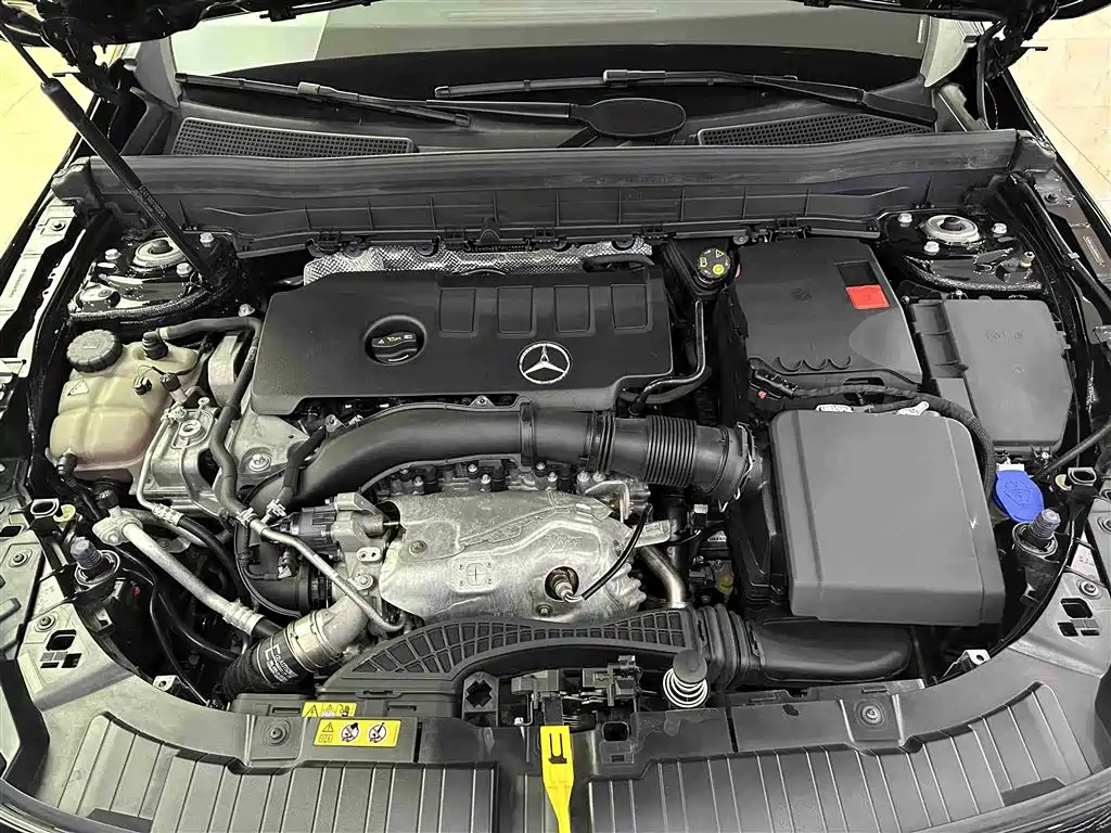 MERCEDES BENZ GLB 2023