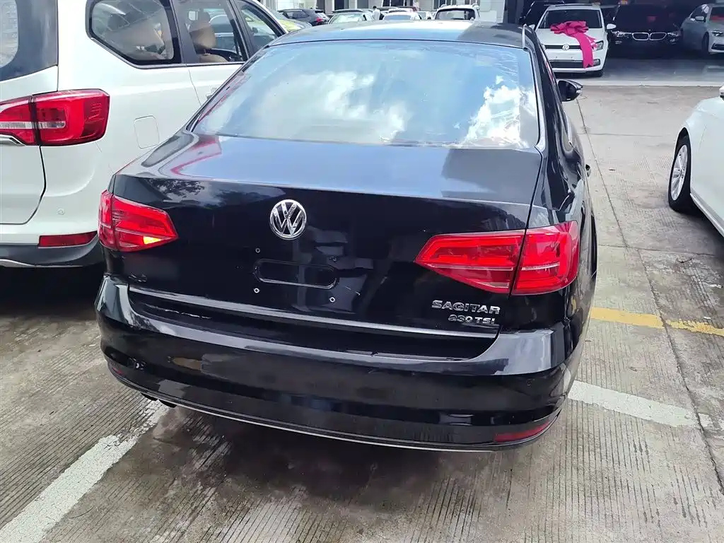 VOLKSWAGEN SAGITAR 2016