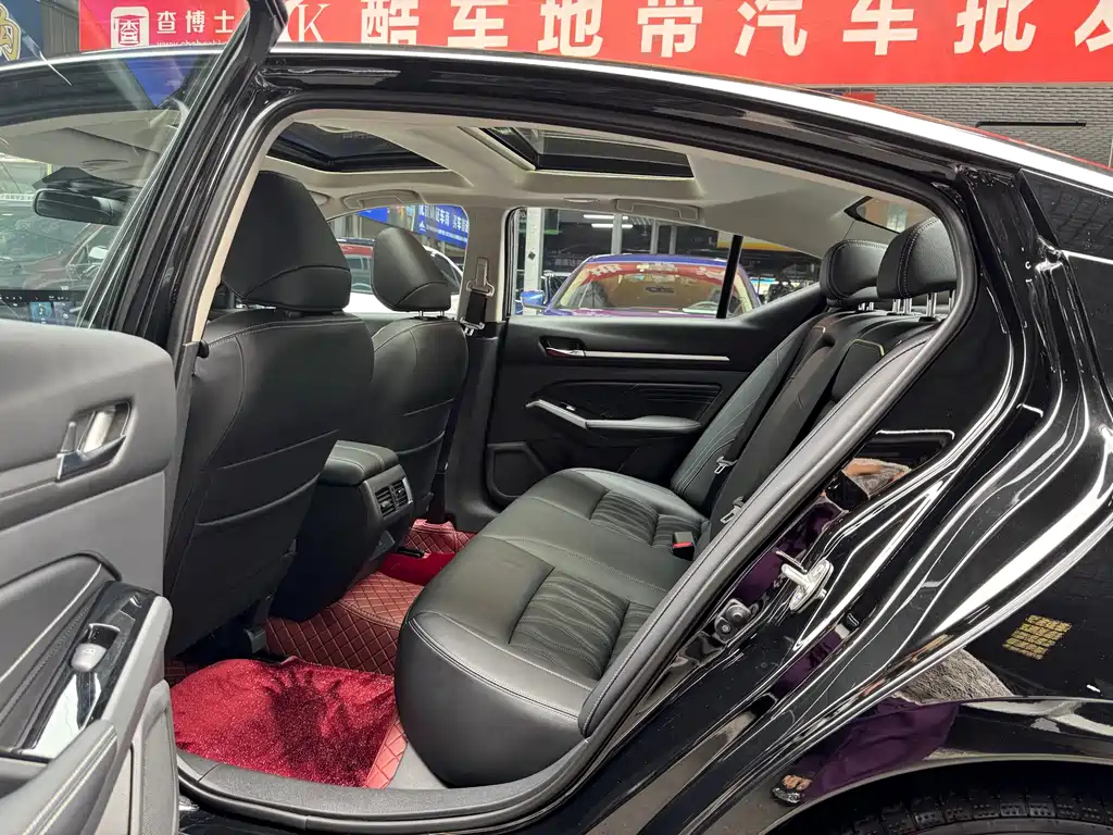 NISSAN TEANA 2024