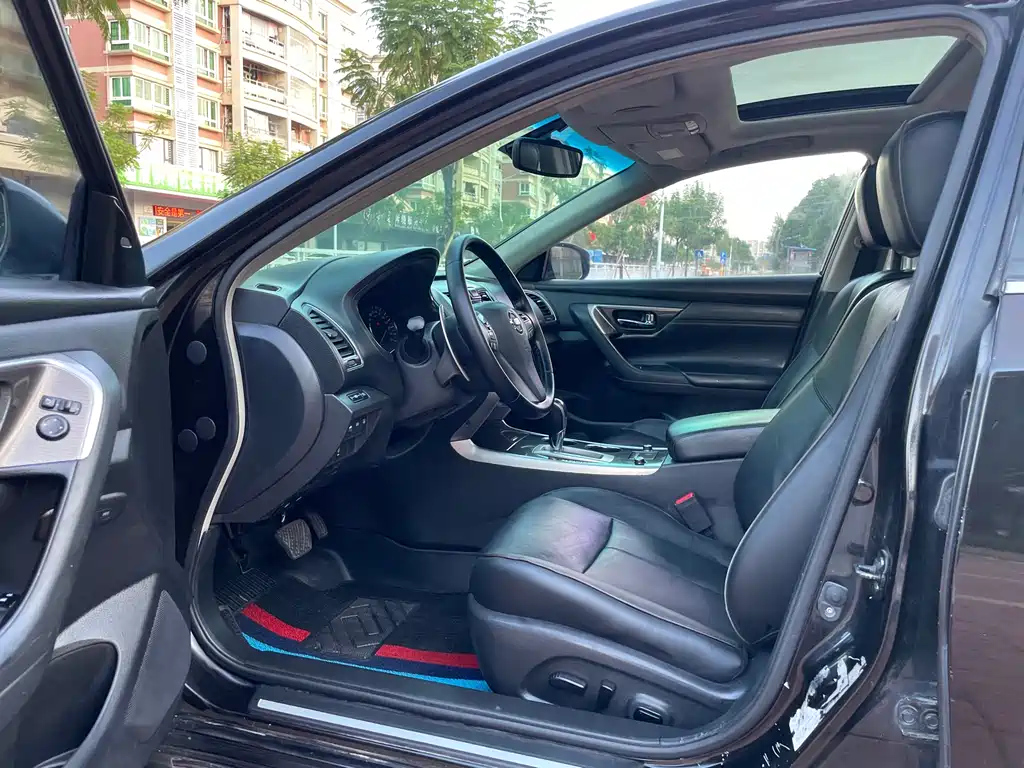 NISSAN TEANA 2015
