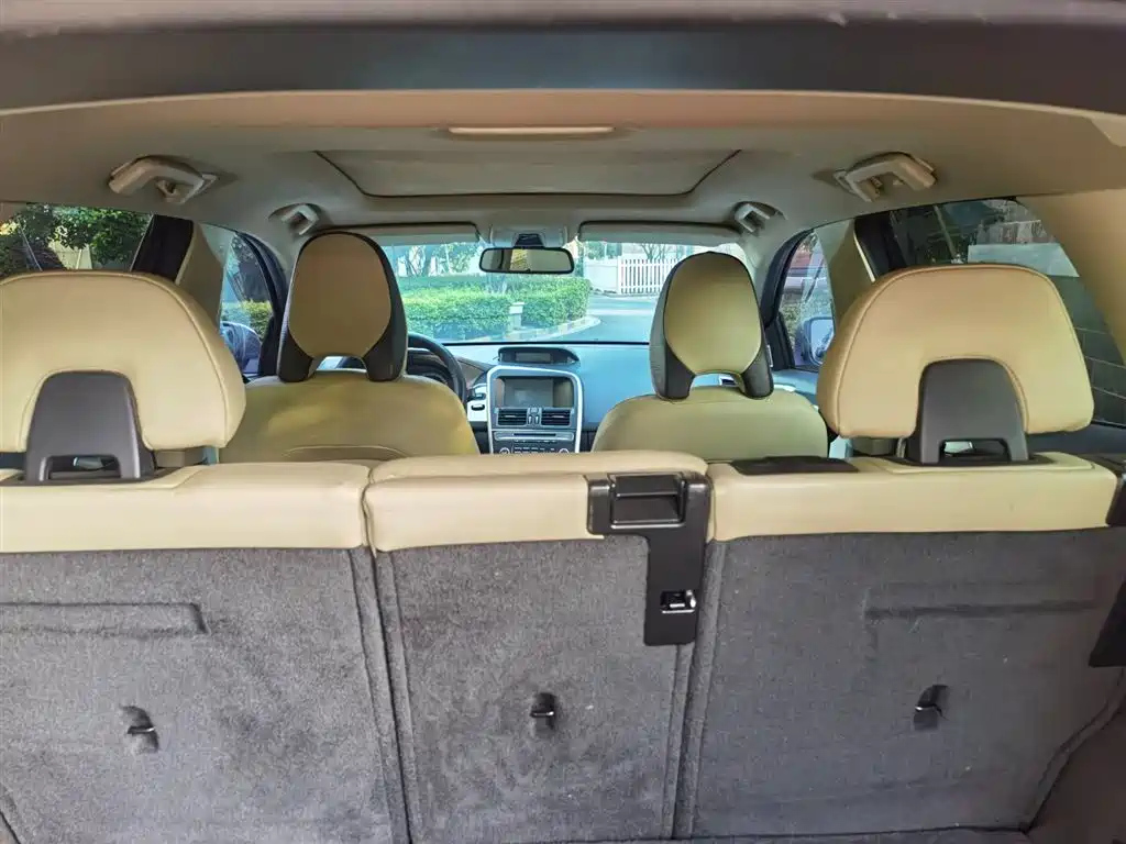 VOLVO XC60 IMPORT 2011