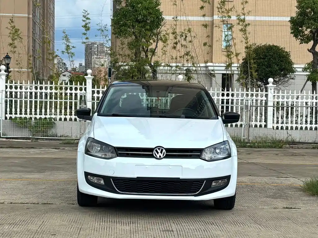 VOLKSWAGEN POLO 2013