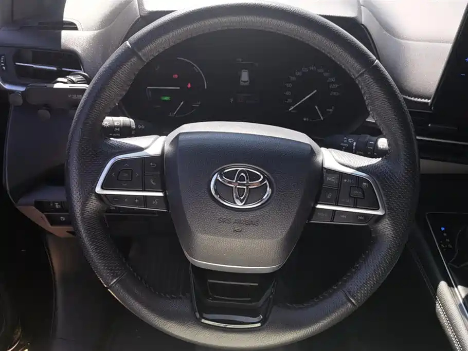 TOYOTA GRANVIA 2022