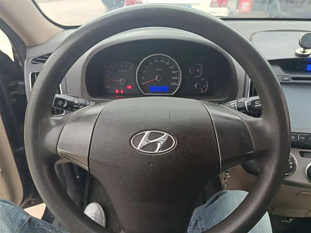HYUNDAI CELESTA 2015