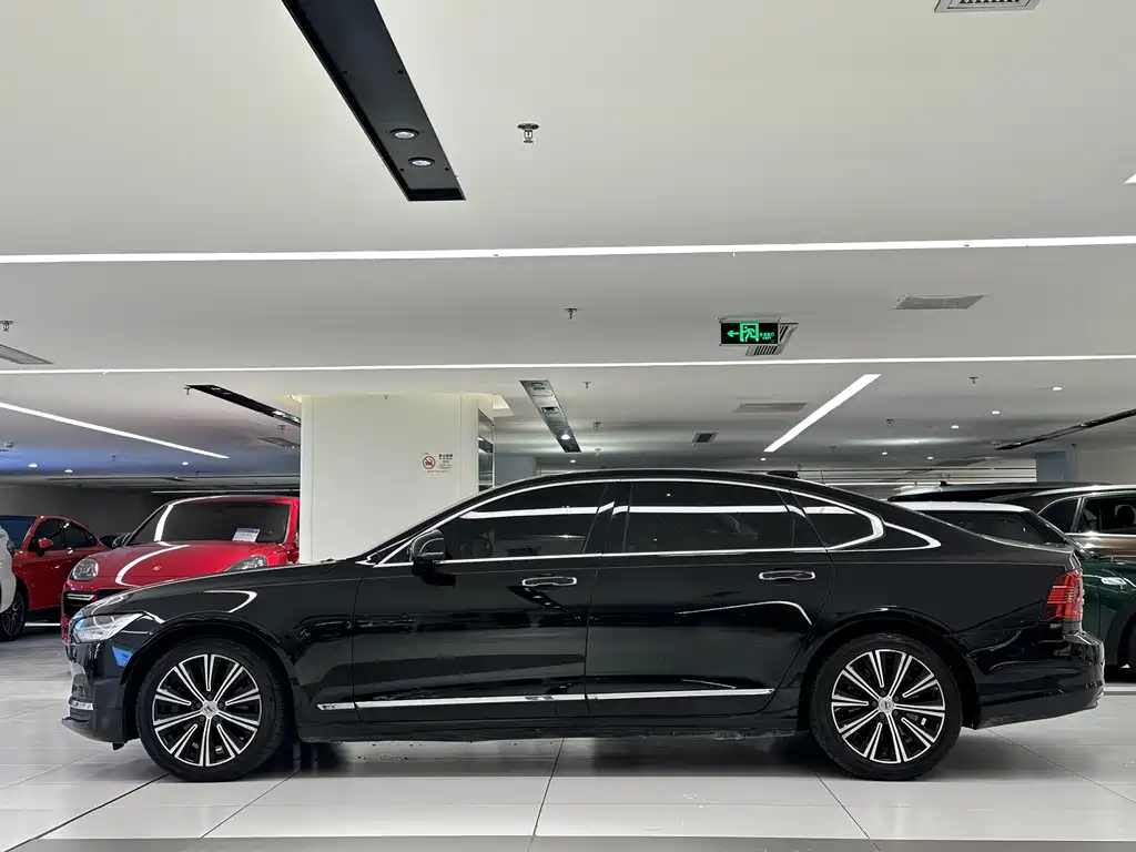 VOLVO S90 2021