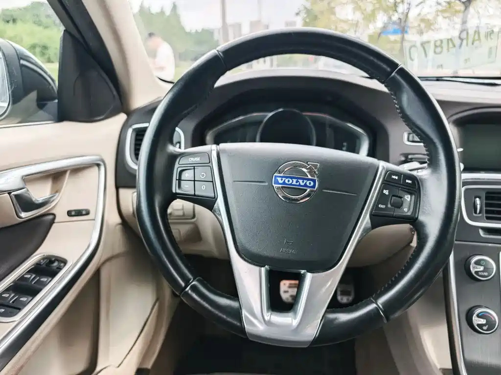 VOLVO S60 2015