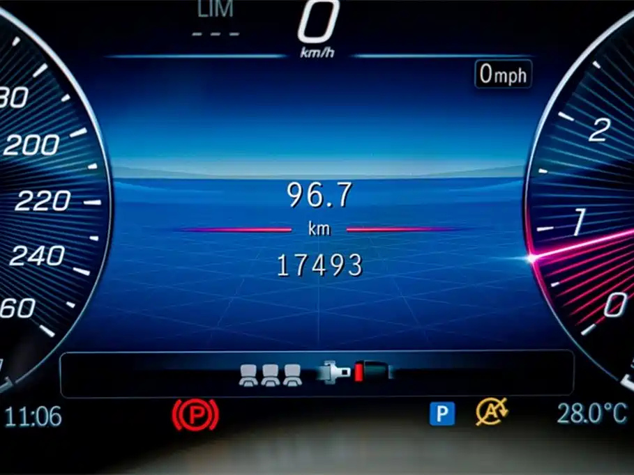 MERCEDES BENZ GLB 2024