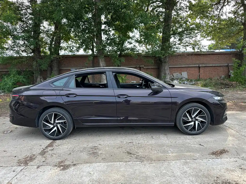 VOLKSWAGEN MAGOTAN 2024