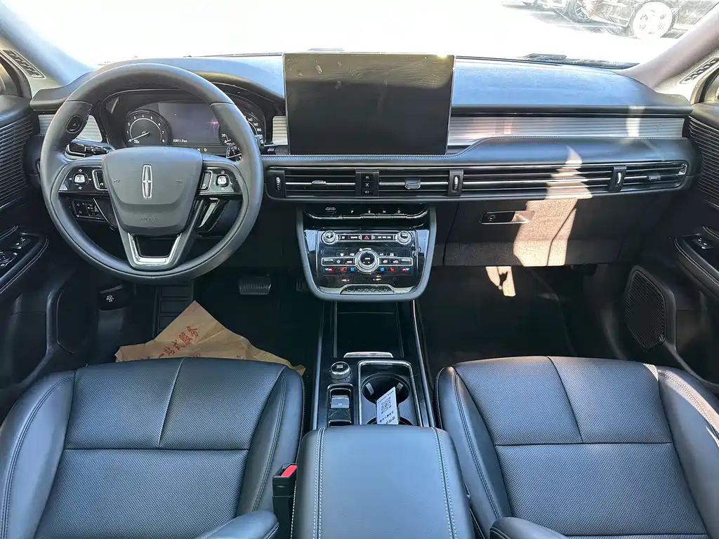 LINCOLN ADVENTURER 2021