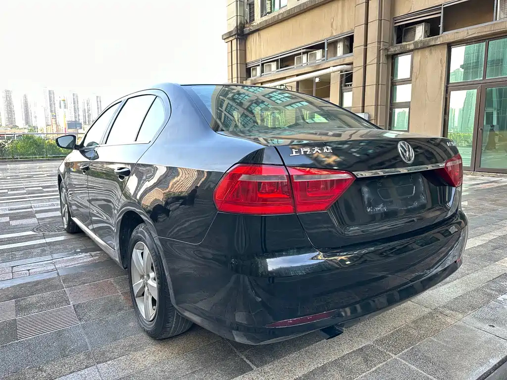 VOLKSWAGEN LAVIDA 2015