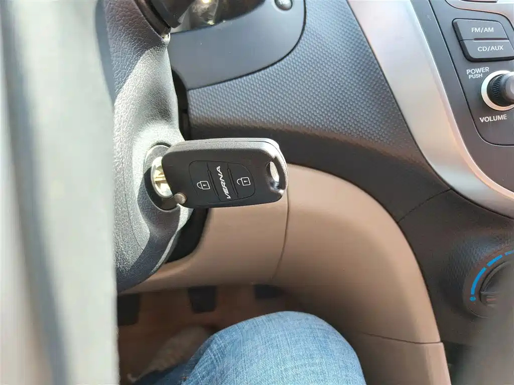 HYUNDAI SOLARIS 2016