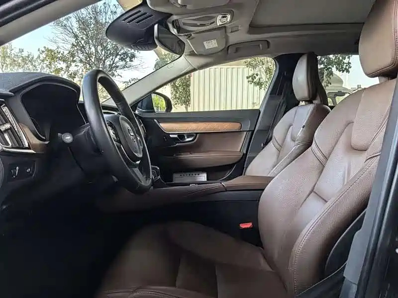 VOLVO S90 2020