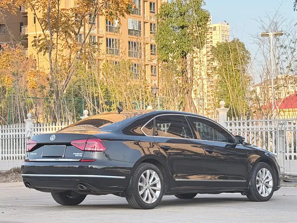 VOLKSWAGEN PASSAT 2016