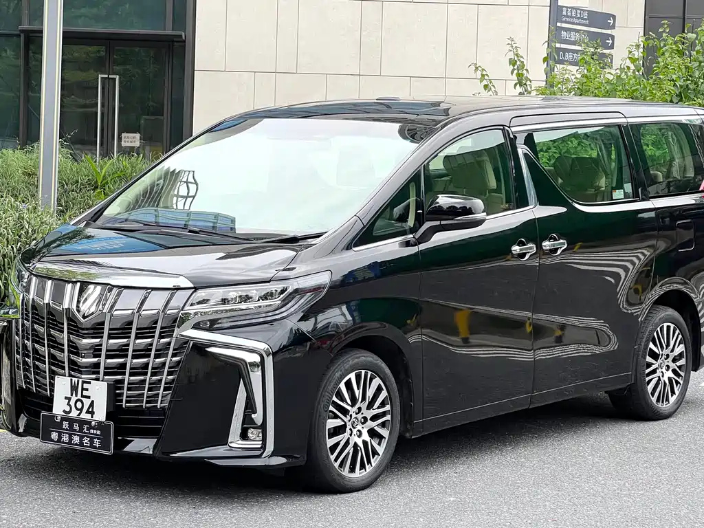 TOYOTA ALPHARD 2015