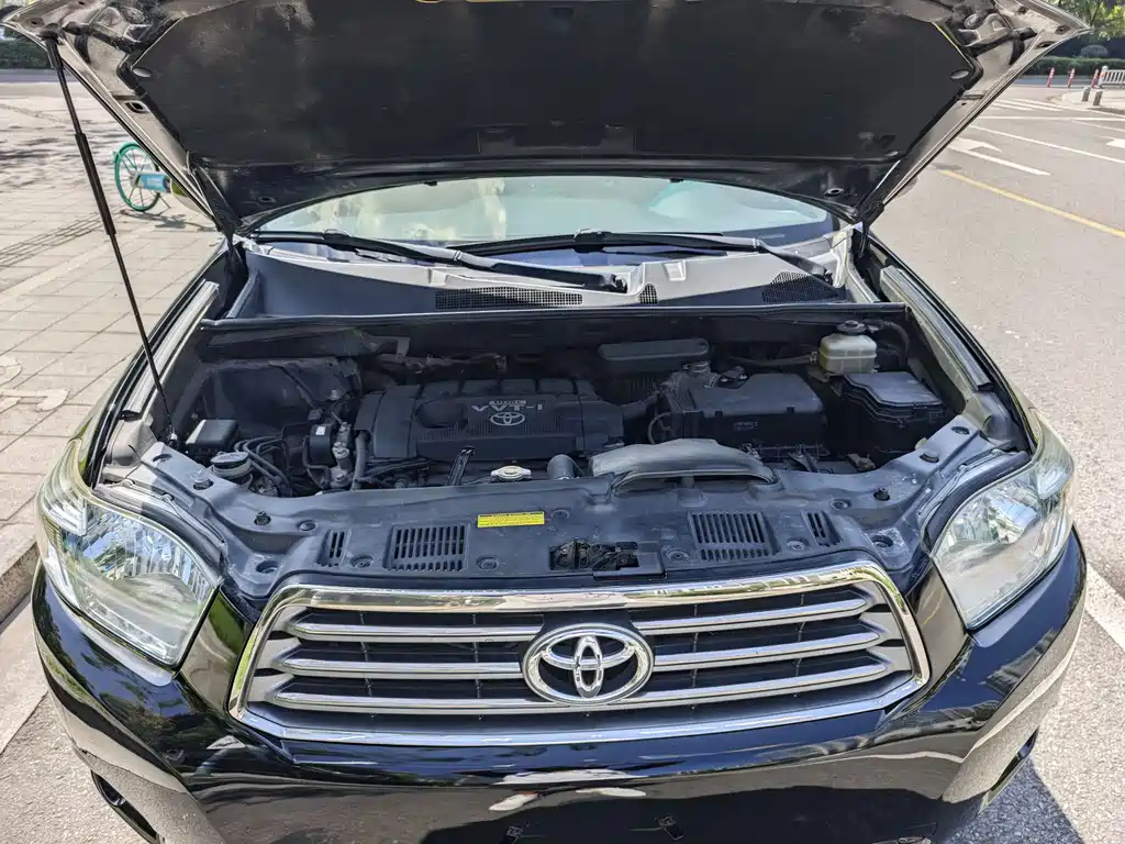 TOYOTA HIGHLANDER 2011