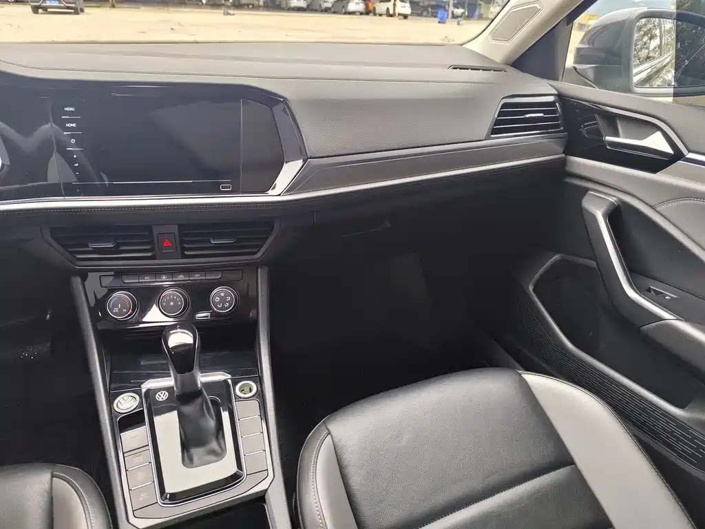 VOLKSWAGEN SAGITAR 2022