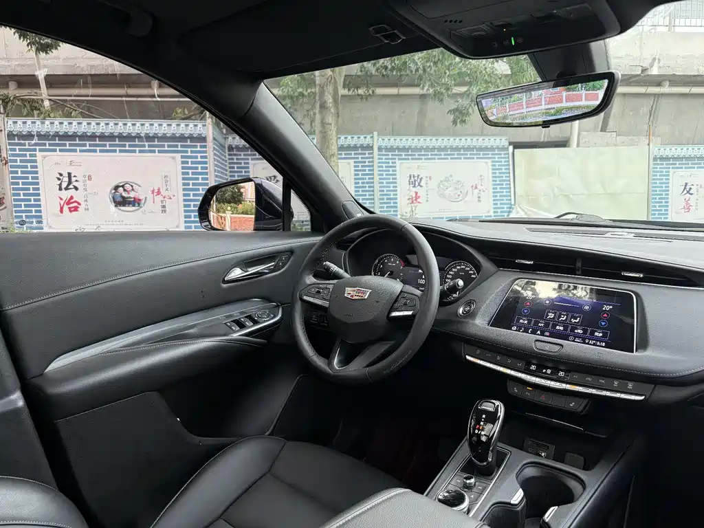 CADILLAC XT4 2020