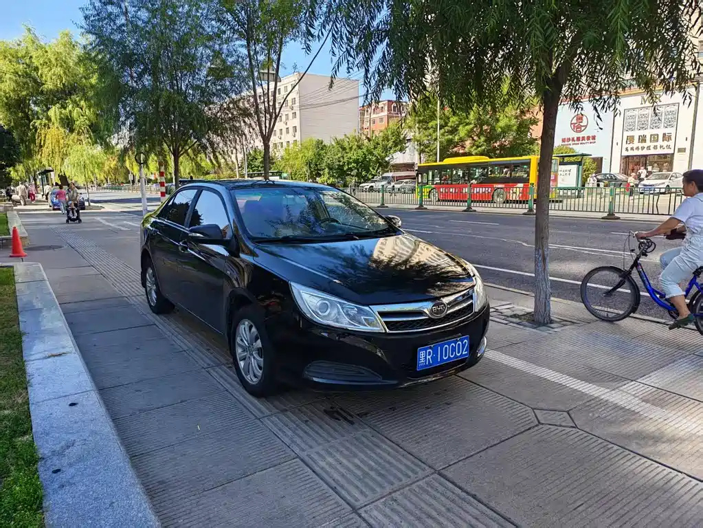 BYD SURUI 2015
