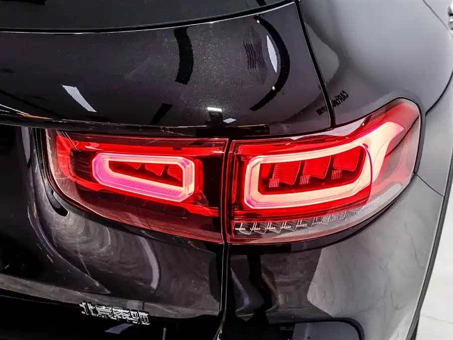 MERCEDES BENZ GLB 2023