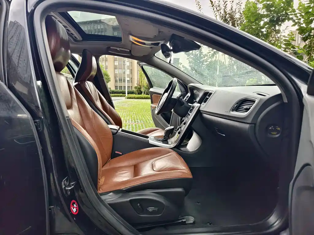 VOLVO V60 2013