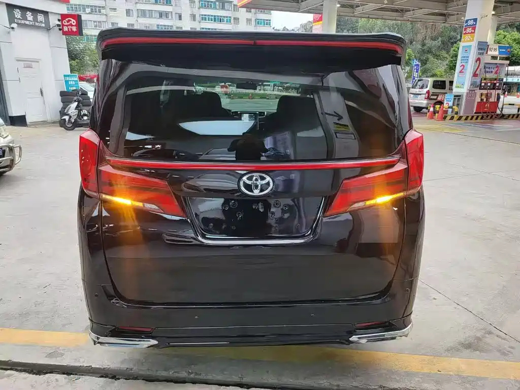 TOYOTA ALPHARD 2012