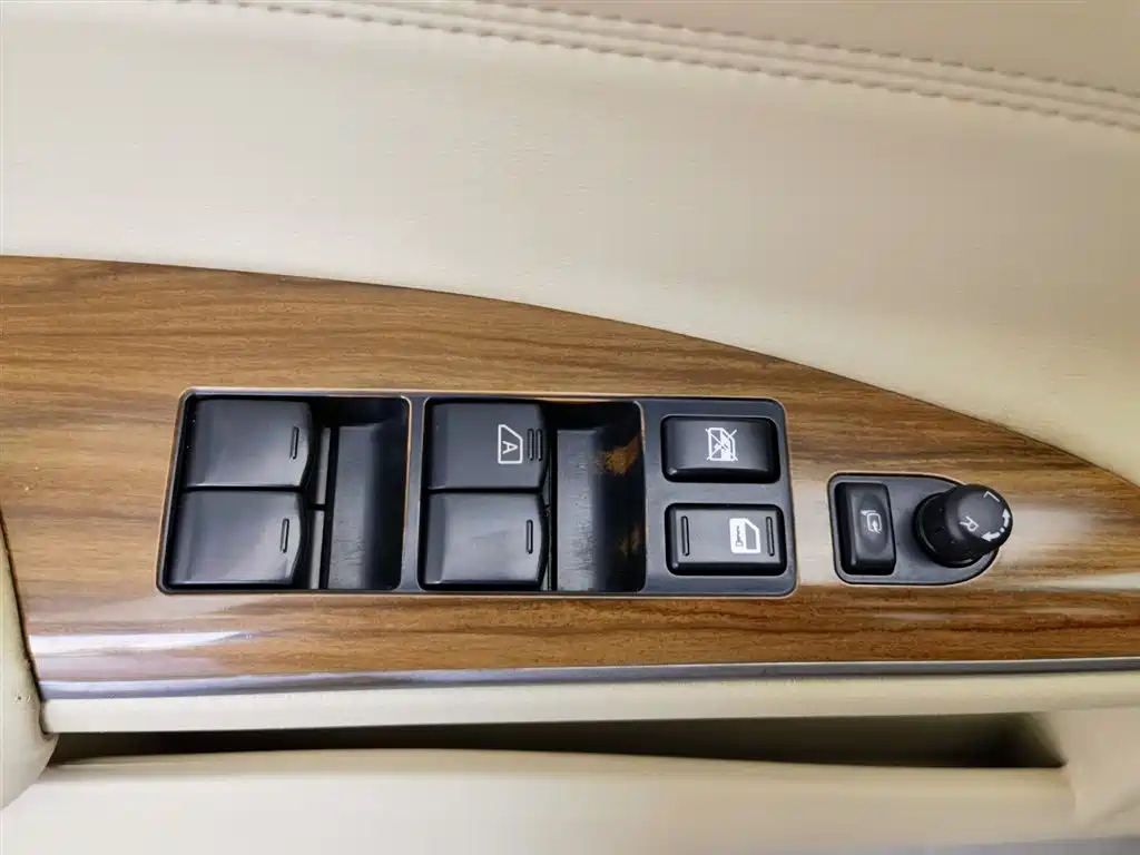 NISSAN TEANA 2011