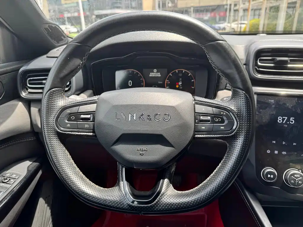 LYNK&CO 03 2018