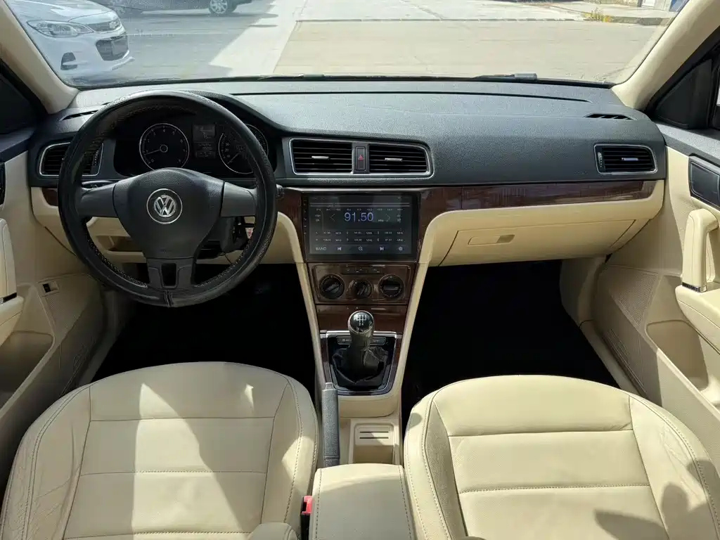 VOLKSWAGEN LAVIDA 2013