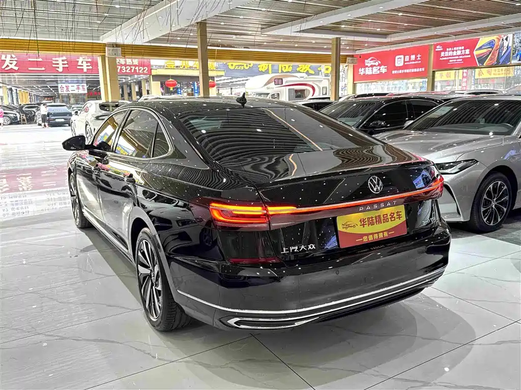 VOLKSWAGEN PASSAT 2024