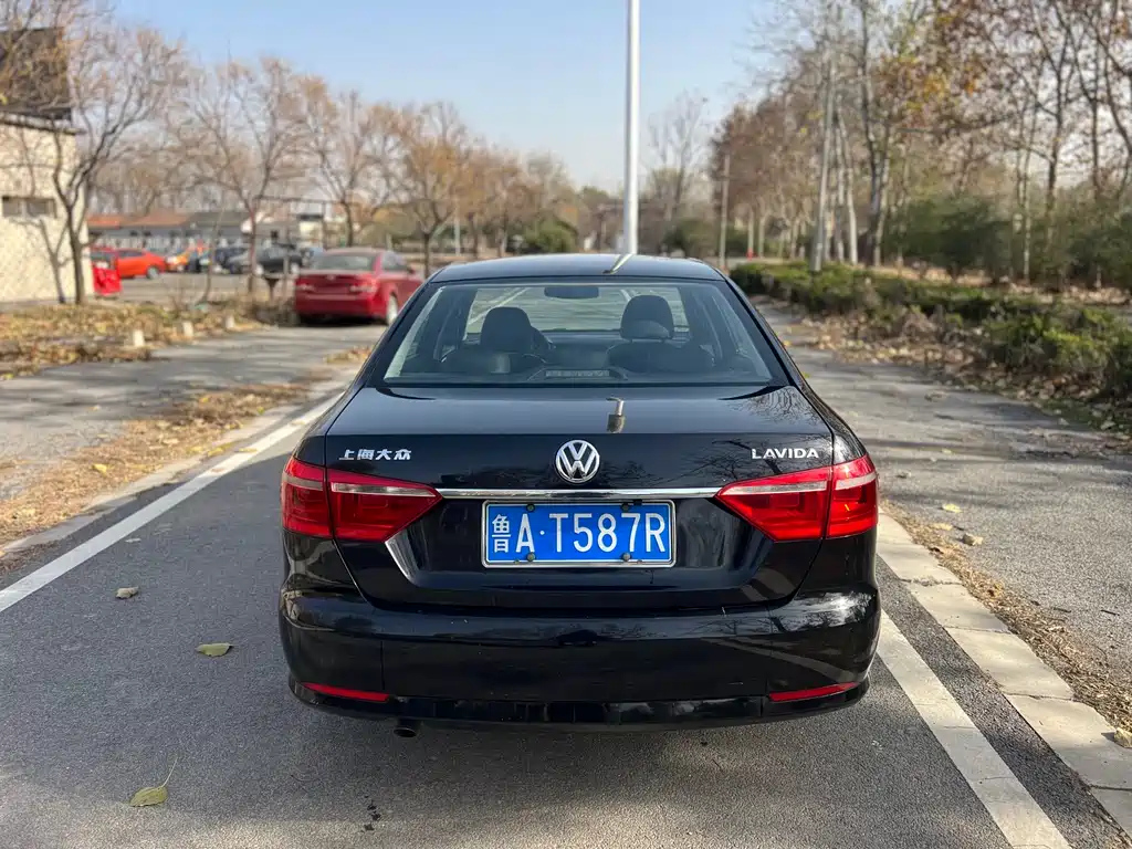 VOLKSWAGEN LAVIDA 2013
