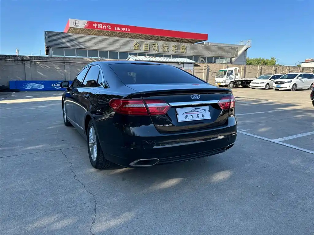 FORD TAURUS 2015